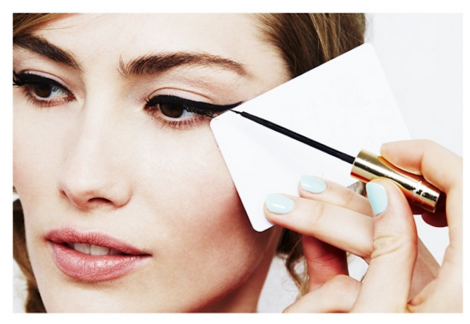 Use a card for Perfect Mascara